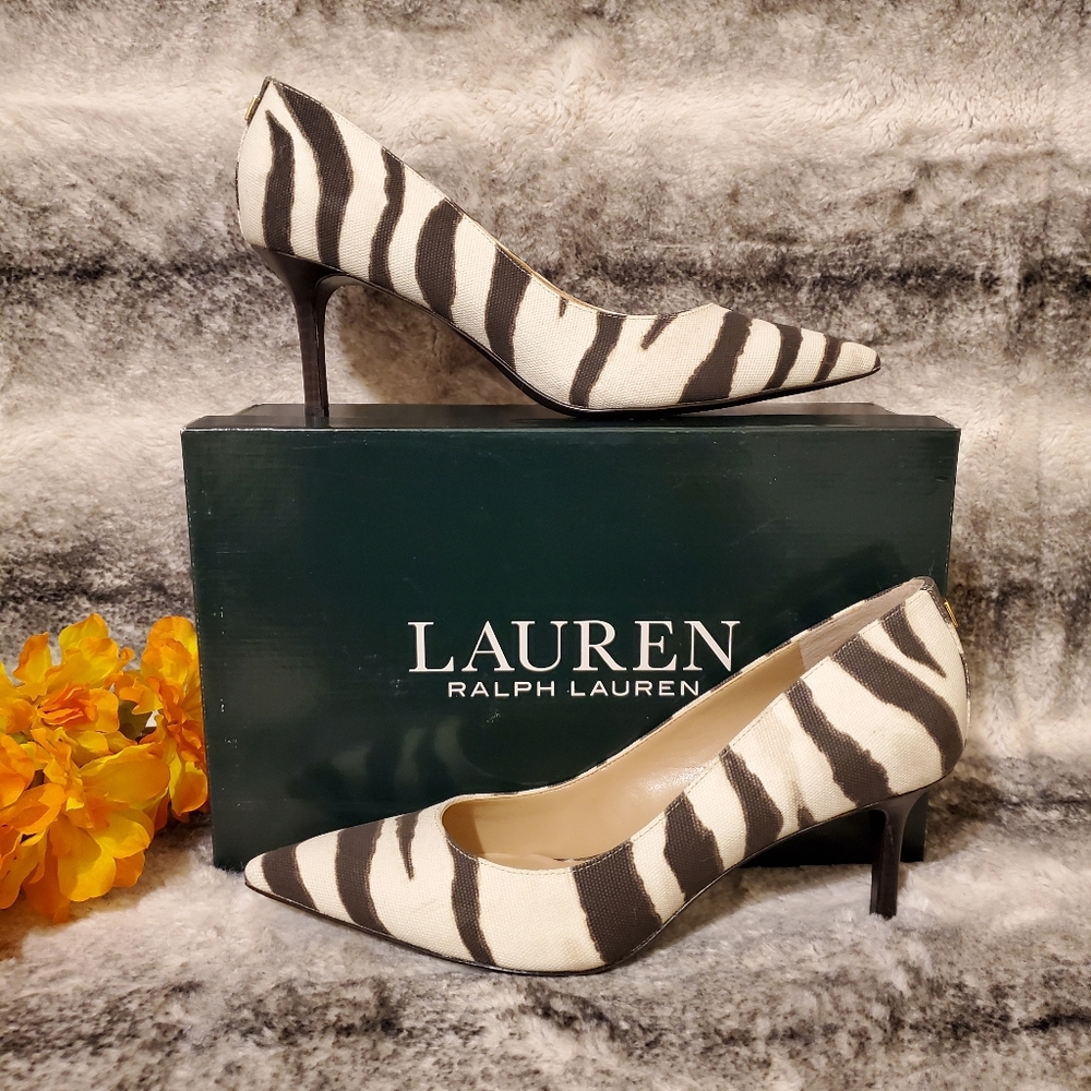 Dress pumps